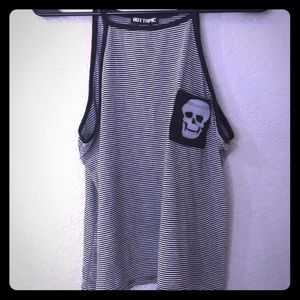Woman’s Hot Topic skull tank